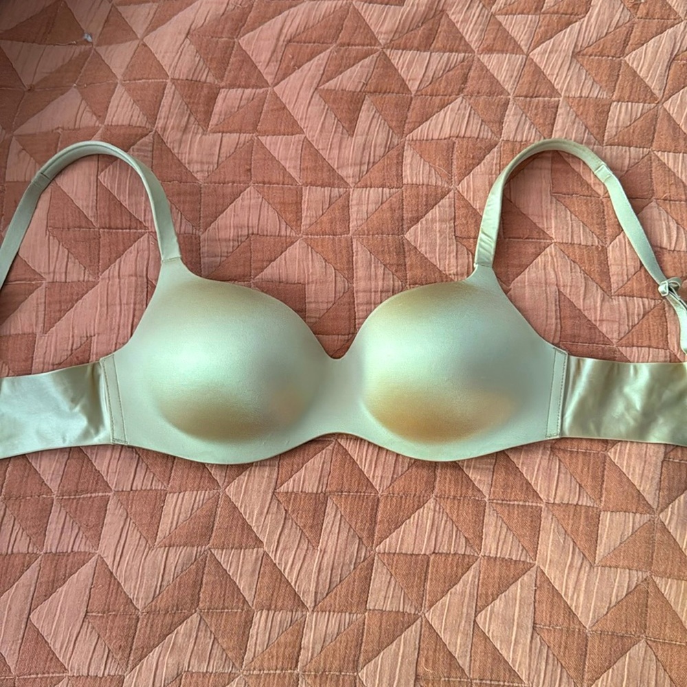 Soma Enhancing Shape Wireless bra 32B